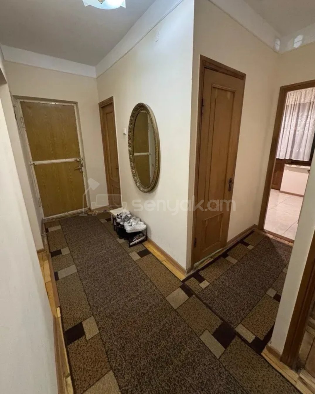 4 Սենյականոց Բնակարան Քարե Շենքում, 100քմ, 5/5 հարկ, Նորմալ Վիճակում, Կահավորված