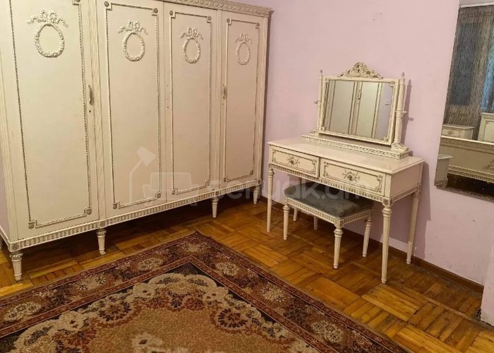 3 Սենյականոց Բնակարան Քարե Շենքում, 107քմ, 1/5 հարկ, Կոսմետիկ Վերանորոգված, Կահավորված, Արևկող