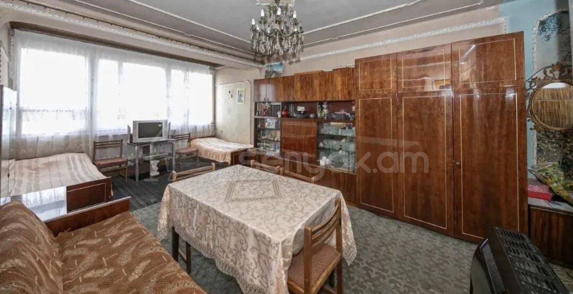 2 Սենյականոց Բնակարան Քարե Շենքում, 48քմ, 5/5 հարկ, Նորմալ Վիճակում, Կահավորված, Արևկող