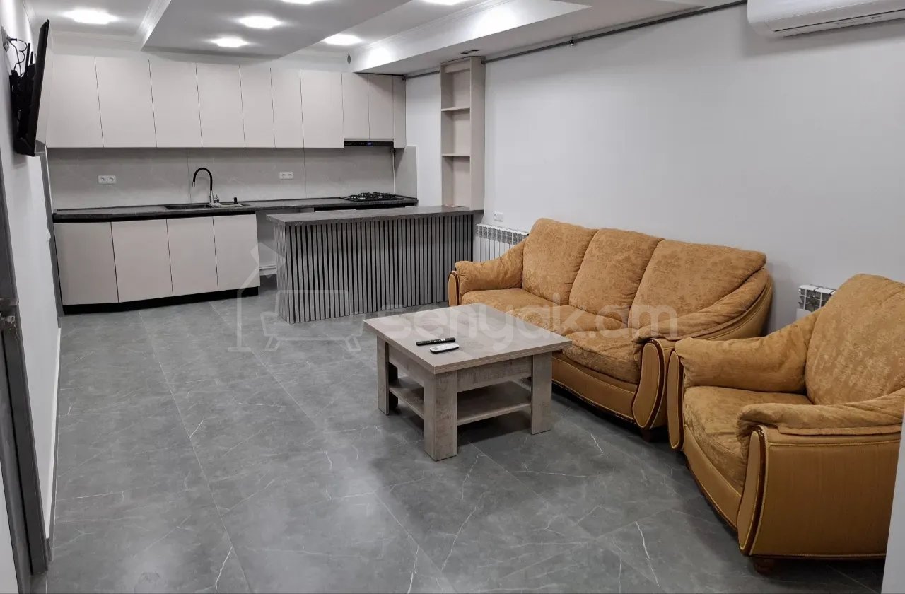 3 Սենյականոց Բնակարան Քարե Շենքում, 78քմ, 1/1 հարկ, Կապիտալ Վերանորոգված, Կահավորված