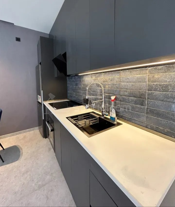 3 Սենյականոց Բնակարան Քարե Շենքում, 78քմ, 1/1 հարկ, Կապիտալ Վերանորոգված, Կահավորված