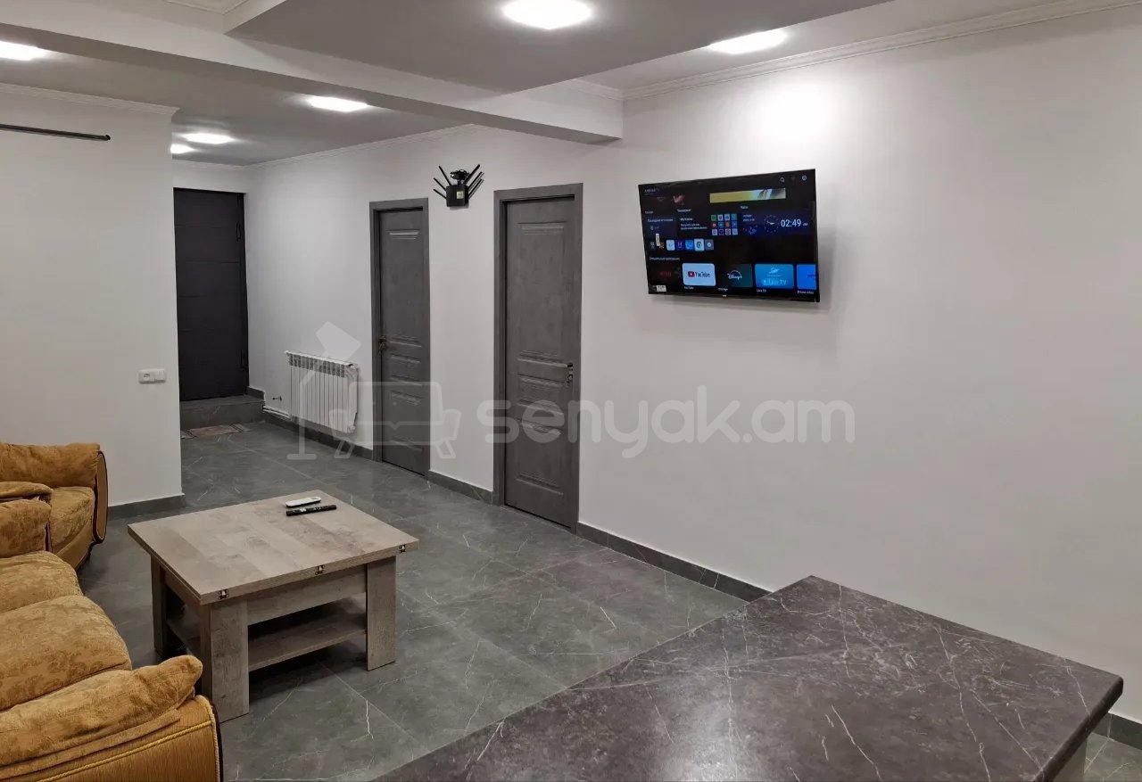 3 Սենյականոց Բնակարան Քարե Շենքում, 78քմ, 1/1 հարկ, Կապիտալ Վերանորոգված, Կահավորված