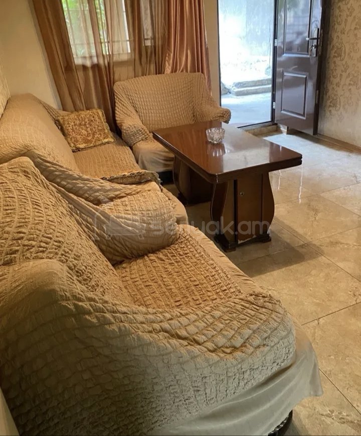 3 Սենյականոց Բնակարան Քարե Շենքում, 82քմ, 1/1 հարկ, Կապիտալ Վերանորոգված, Կահավորված