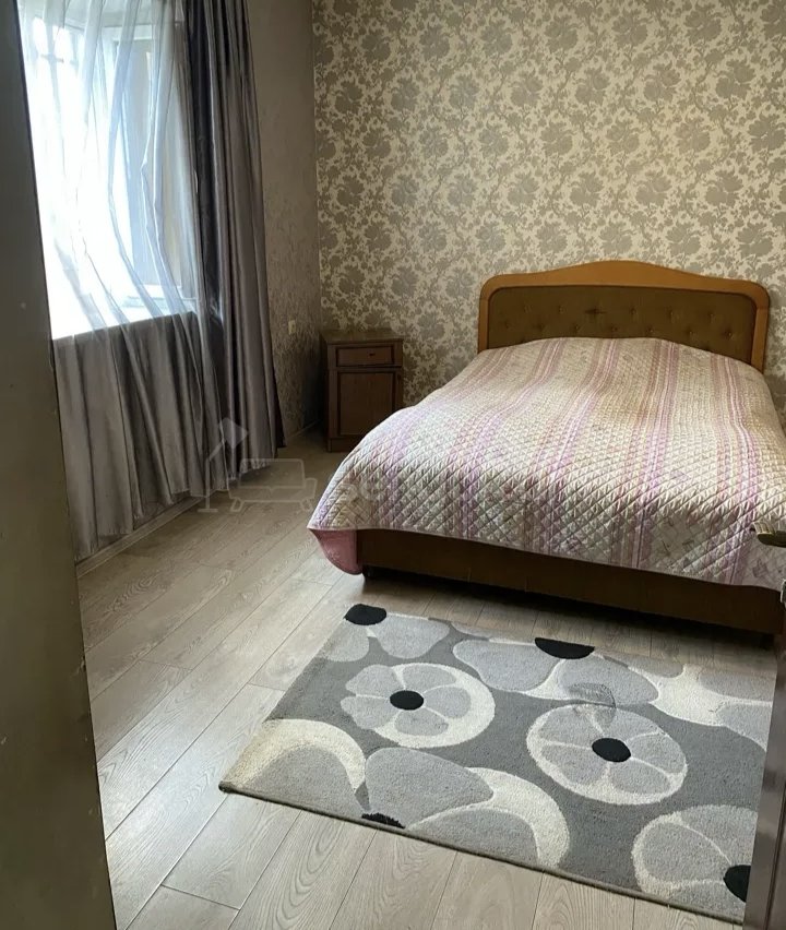 3 Սենյականոց Բնակարան Քարե Շենքում, 82քմ, 1/1 հարկ, Կապիտալ Վերանորոգված, Կահավորված