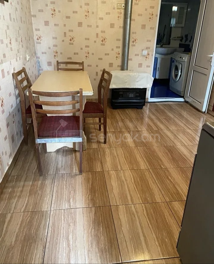 3 Սենյականոց Բնակարան Քարե Շենքում, 82քմ, 1/1 հարկ, Կապիտալ Վերանորոգված, Կահավորված