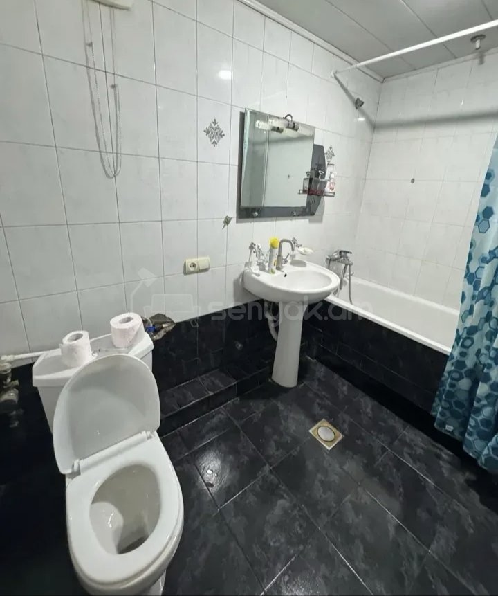 4 Սենյականոց Բնակարան Քարե Շենքում, 89քմ, 4/9 հարկ, Կապիտալ Վերանորոգված, Կահավորված