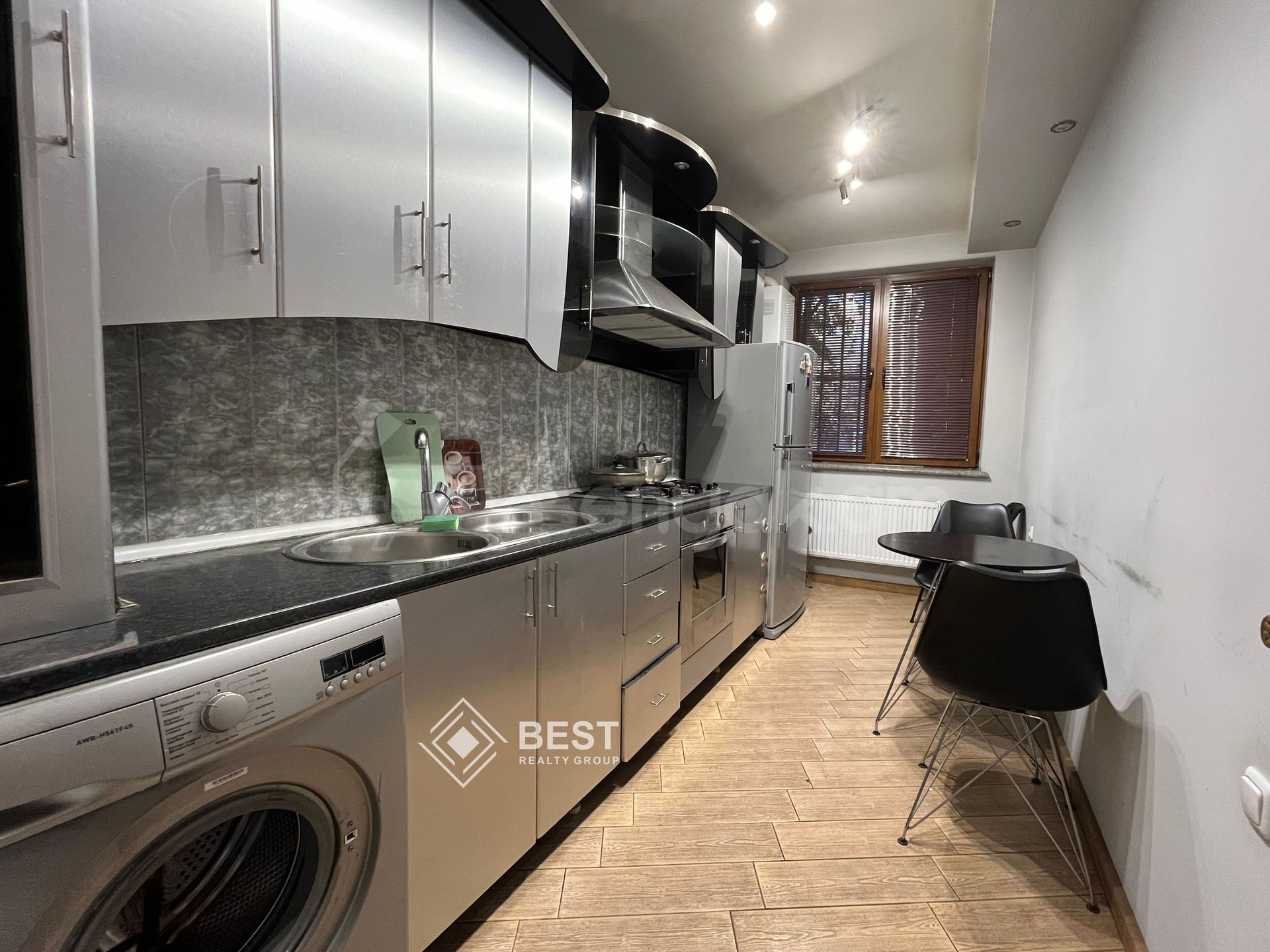 3 Սենյականոց Բնակարան Քարե Շենքում, 80քմ, 1/5 հարկ, Կապիտալ Վերանորոգված, Կահավորված, Արևկող