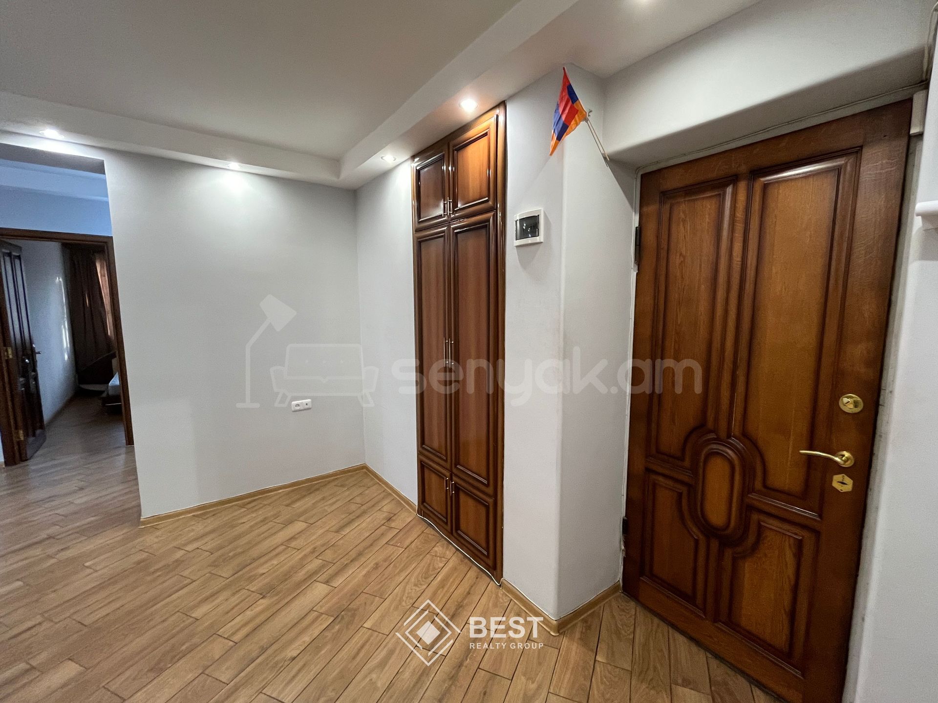 3 Սենյականոց Բնակարան Քարե Շենքում, 80քմ, 1/5 հարկ, Կապիտալ Վերանորոգված, Կահավորված, Արևկող