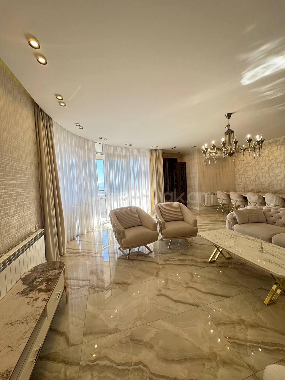 4 Սենյականոց Բնակարան, 300քմ, 15/16 հարկ, Դիզայներական Վերանորոգված, Կահավորված