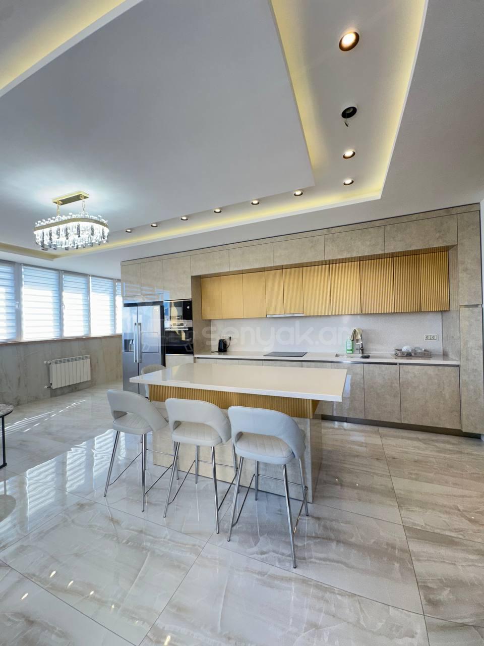 4 Սենյականոց Բնակարան, 300քմ, 15/16 հարկ, Դիզայներական Վերանորոգված, Կահավորված