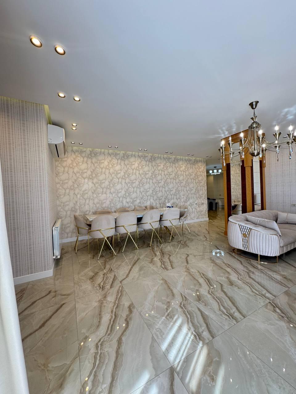 4 Սենյականոց Բնակարան, 300քմ, 15/16 հարկ, Դիզայներական Վերանորոգված, Կահավորված