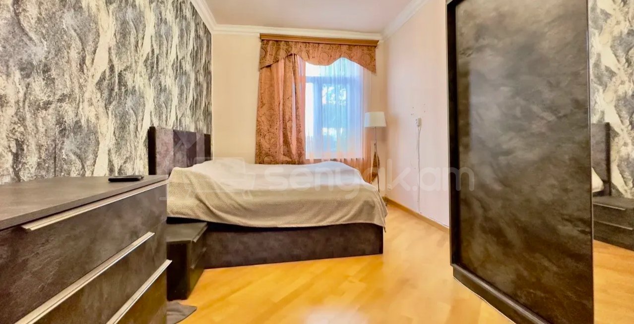 3 Սենյականոց Բնակարան Քարե Շենքում, 80քմ, 2/5 հարկ, Դիզայներական Վերանորոգված, Կահավորված