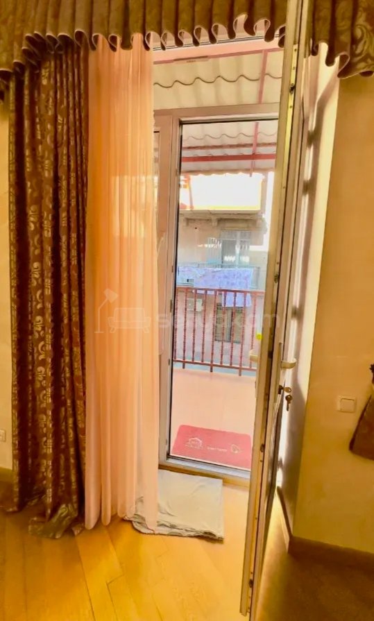 3 Սենյականոց Բնակարան Քարե Շենքում, 80քմ, 2/5 հարկ, Դիզայներական Վերանորոգված, Կահավորված