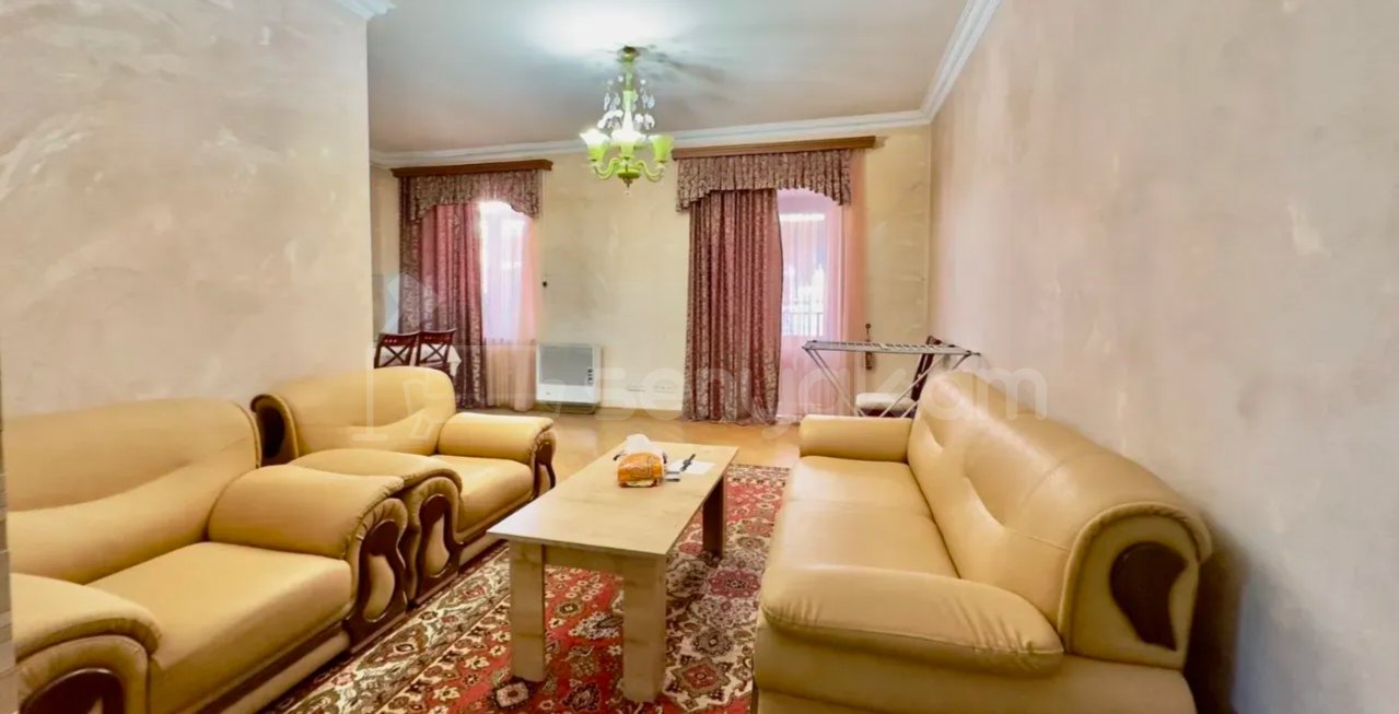 3 Սենյականոց Բնակարան Քարե Շենքում, 80քմ, 2/5 հարկ, Դիզայներական Վերանորոգված, Կահավորված