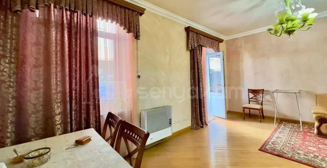 3 Սենյականոց Բնակարան Քարե Շենքում, 80քմ, 2/5 հարկ, Դիզայներական Վերանորոգված, Կահավորված