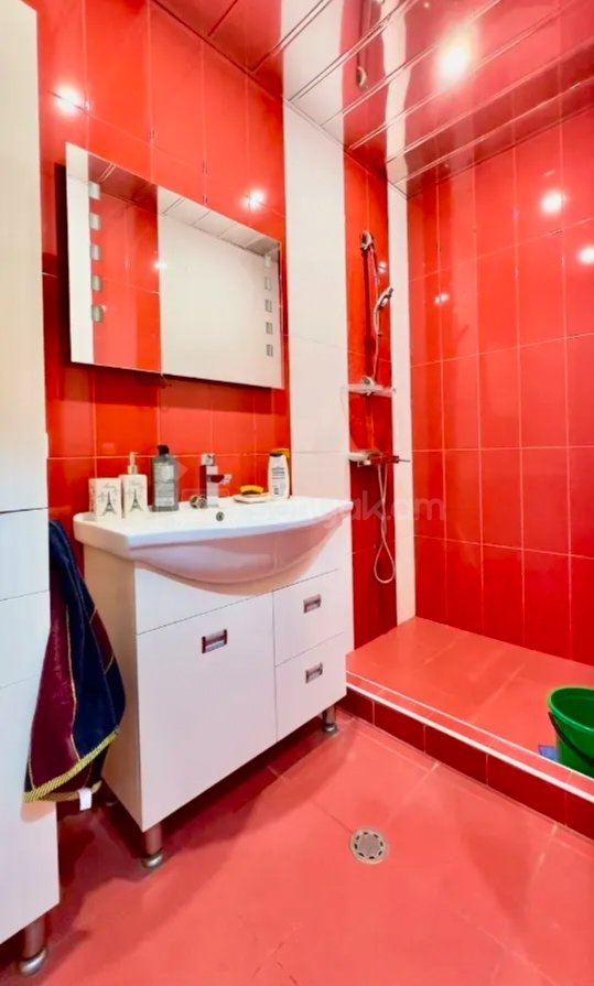 3 Սենյականոց Բնակարան Քարե Շենքում, 80քմ, 2/5 հարկ, Դիզայներական Վերանորոգված, Կահավորված