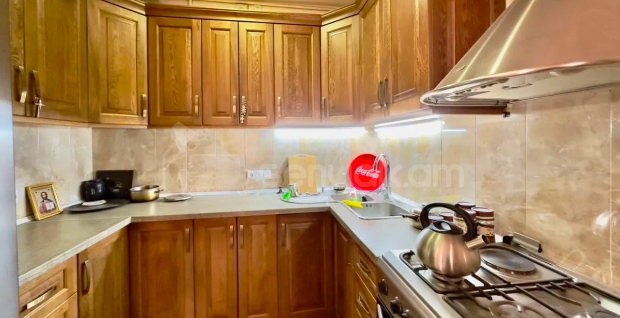 3 Սենյականոց Բնակարան Քարե Շենքում, 80քմ, 2/5 հարկ, Դիզայներական Վերանորոգված, Կահավորված