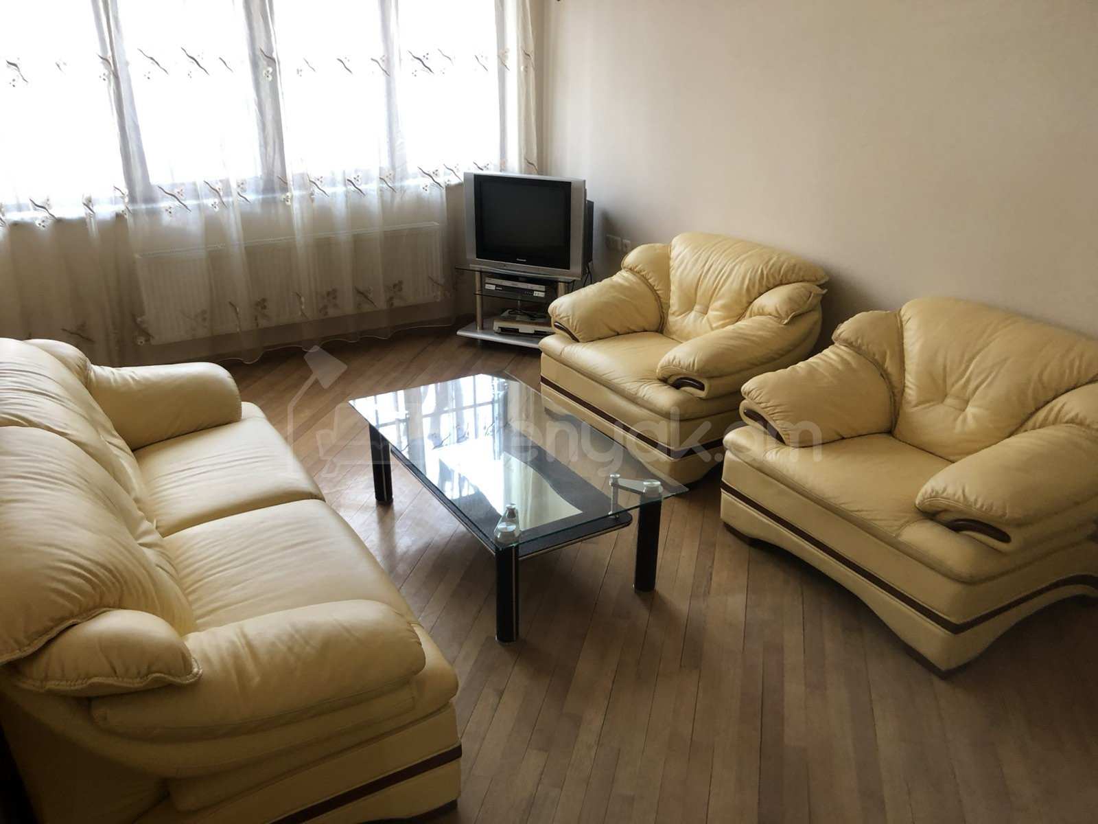 3 Սենյականոց Բնակարան Քարե Շենքում, 70քմ, 1/5 հարկ, Կապիտալ Վերանորոգված, Կահավորված