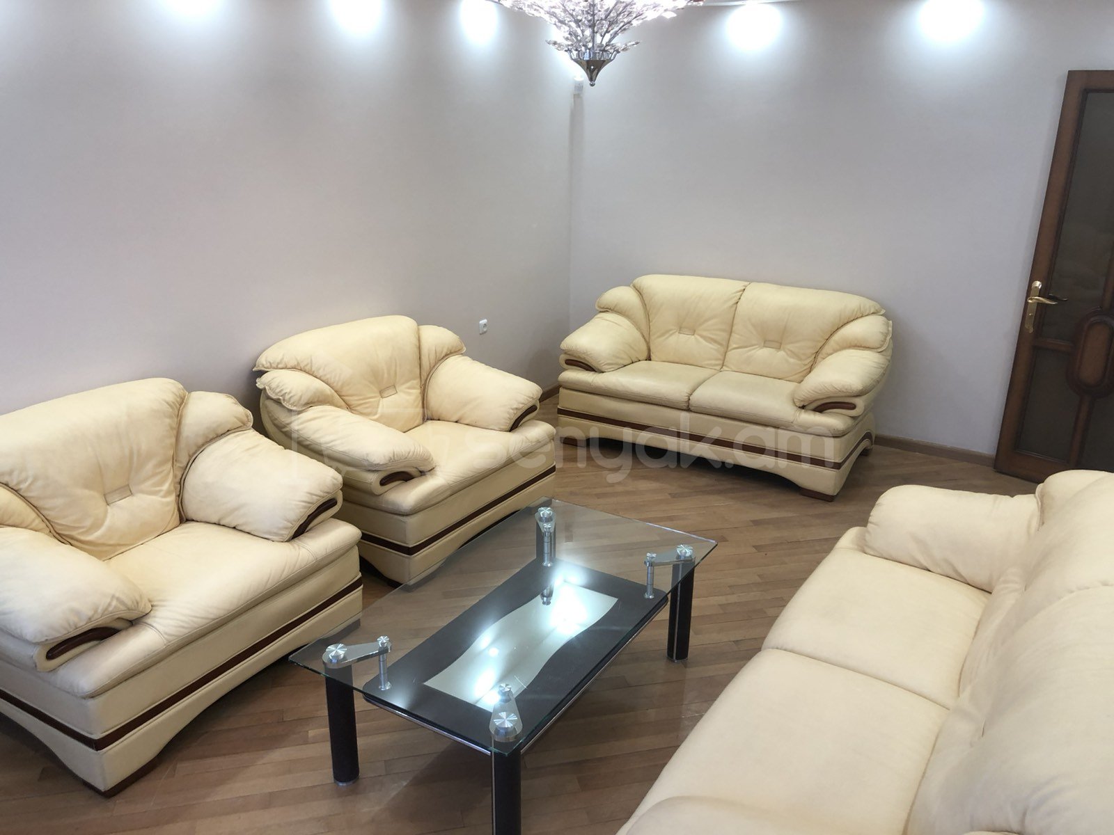 3 Սենյականոց Բնակարան Քարե Շենքում, 70քմ, 1/5 հարկ, Կապիտալ Վերանորոգված, Կահավորված