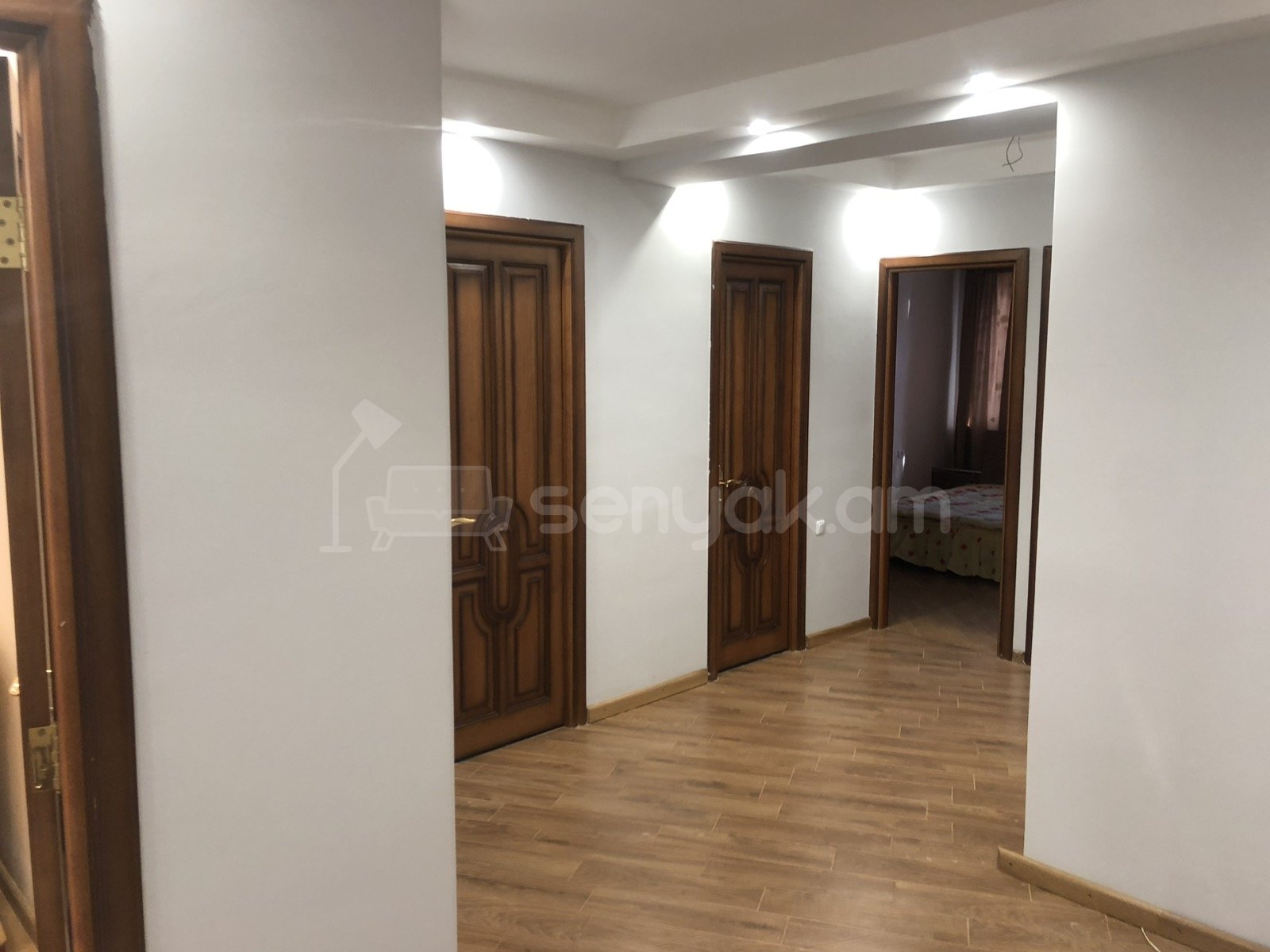 3 Սենյականոց Բնակարան Քարե Շենքում, 70քմ, 1/5 հարկ, Կապիտալ Վերանորոգված, Կահավորված