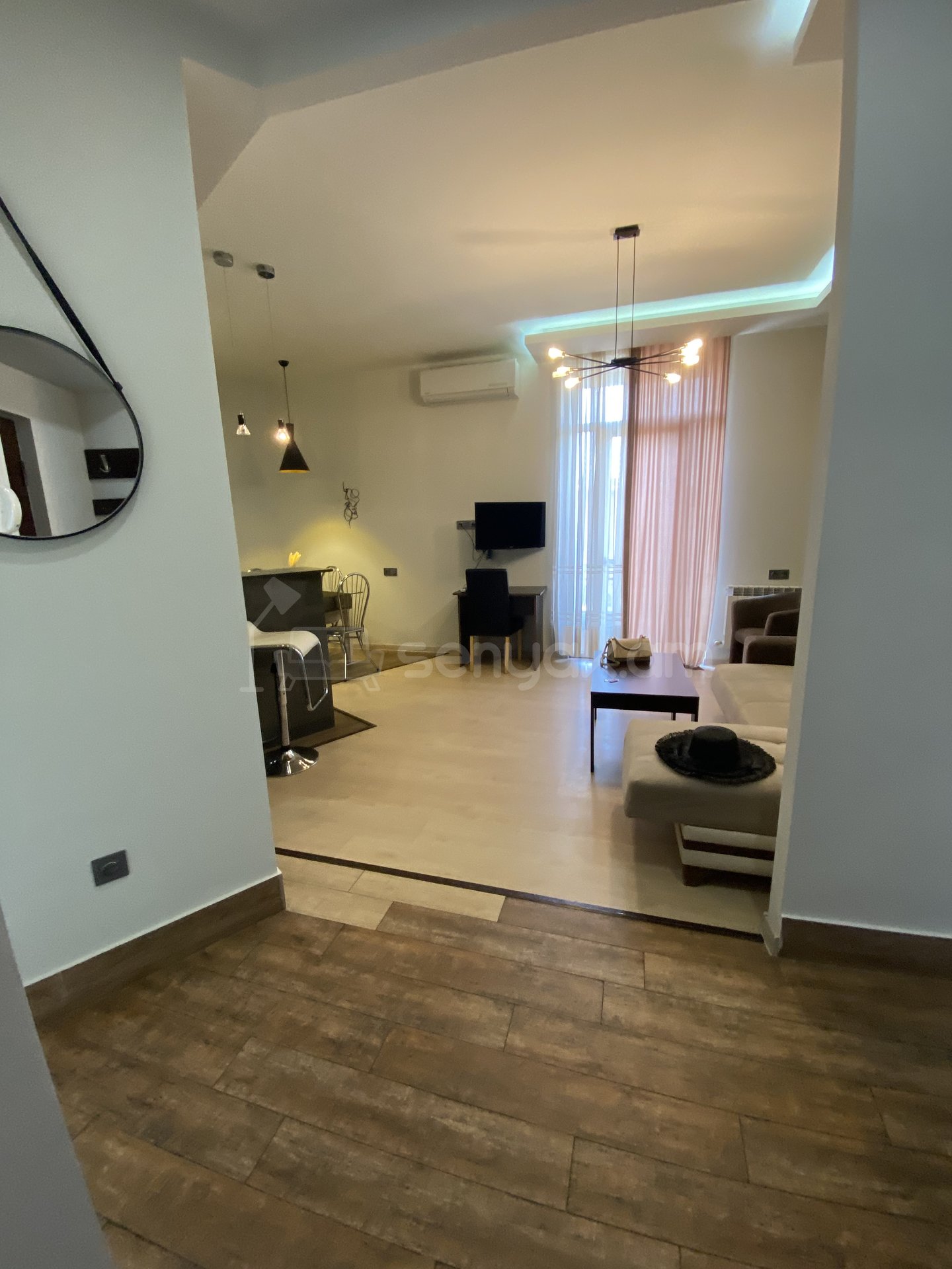 3 Սենյականոց Բնակարան Քարե Շենքում, 60քմ, 2/5 հարկ, Դիզայներական Վերանորոգված, Կահավորված, Արևկող