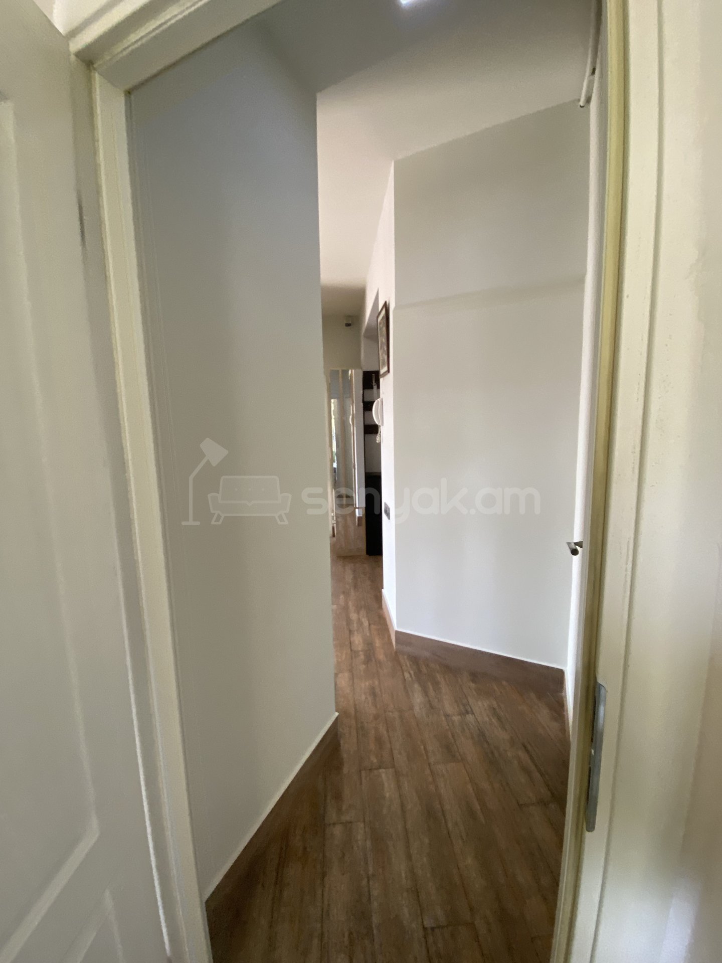 3 Սենյականոց Բնակարան Քարե Շենքում, 60քմ, 2/5 հարկ, Դիզայներական Վերանորոգված, Կահավորված, Արևկող