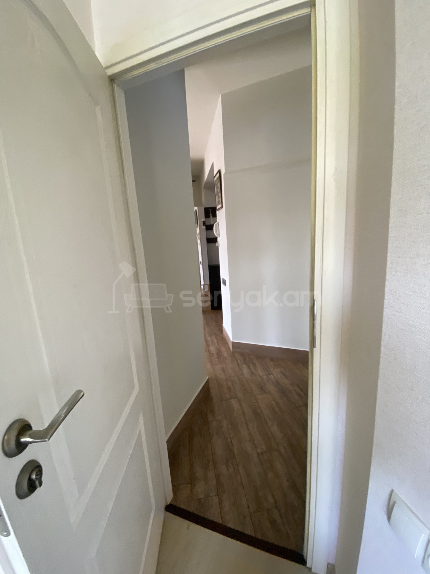 3 Սենյականոց Բնակարան Քարե Շենքում, 60քմ, 2/5 հարկ, Դիզայներական Վերանորոգված, Կահավորված, Արևկող