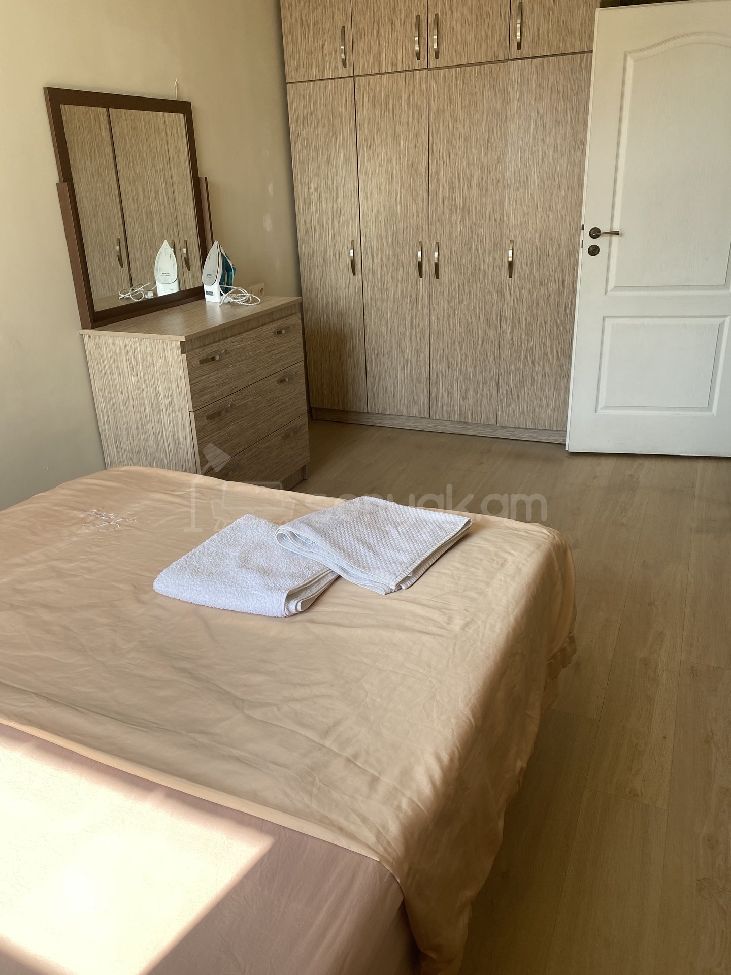 3 Սենյականոց Բնակարան Քարե Շենքում, 60քմ, 2/5 հարկ, Դիզայներական Վերանորոգված, Կահավորված, Արևկող