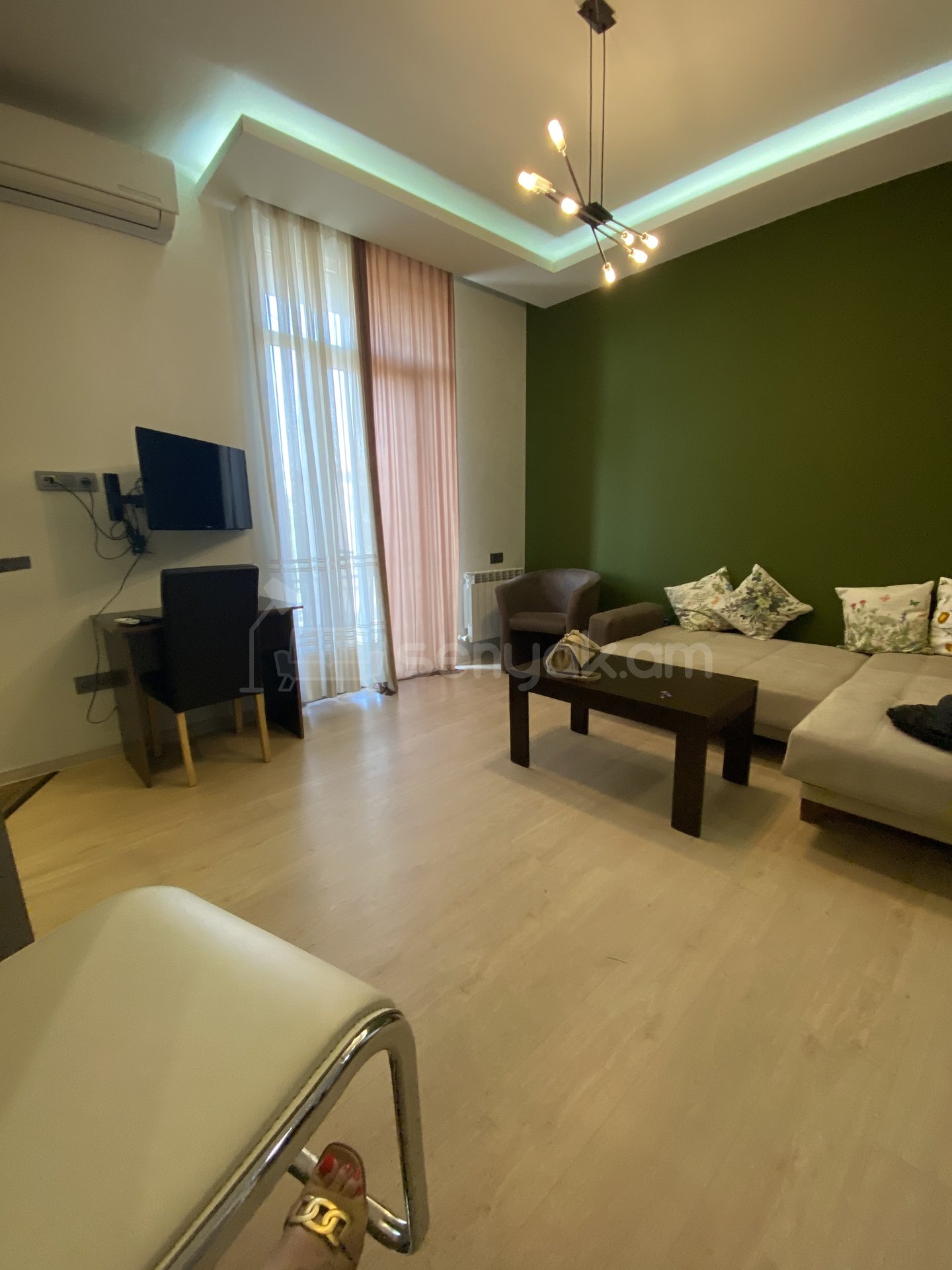 3 Սենյականոց Բնակարան Քարե Շենքում, 60քմ, 2/5 հարկ, Դիզայներական Վերանորոգված, Կահավորված, Արևկող