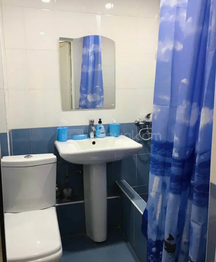 3 Սենյականոց Բնակարան Քարե Շենքում, 8քմ, 4/5 հարկ, Դիզայներական Վերանորոգված, Կահավորված