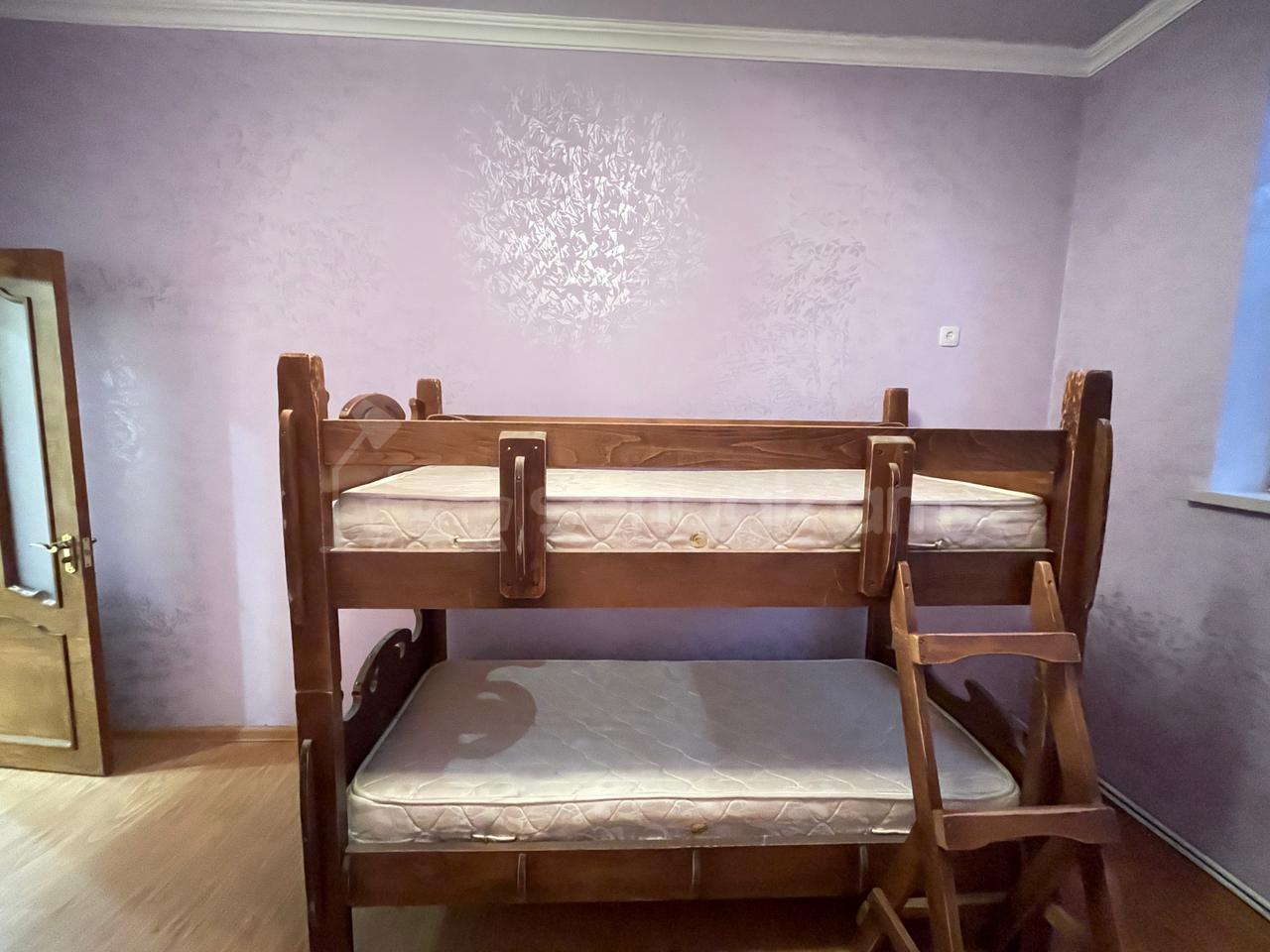 3 Սենյականոց Բնակարան Քարե Շենքում, 80քմ, 1/4 հարկ, Կապիտալ Վերանորոգված, Մասամբ Կահավորված