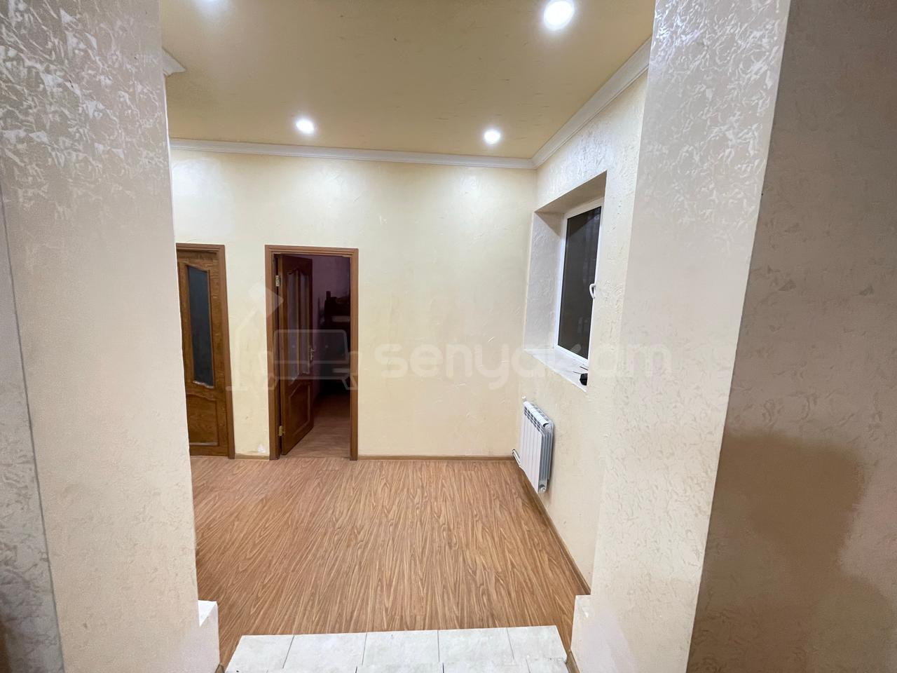 3 Սենյականոց Բնակարան Քարե Շենքում, 80քմ, 1/4 հարկ, Կապիտալ Վերանորոգված, Մասամբ Կահավորված