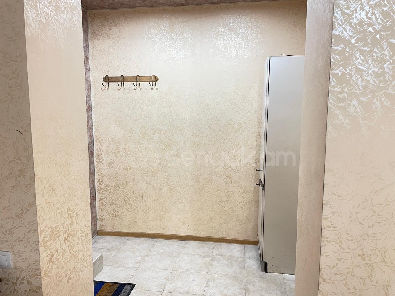 3 Սենյականոց Բնակարան Քարե Շենքում, 80քմ, 1/4 հարկ, Կապիտալ Վերանորոգված, Մասամբ Կահավորված