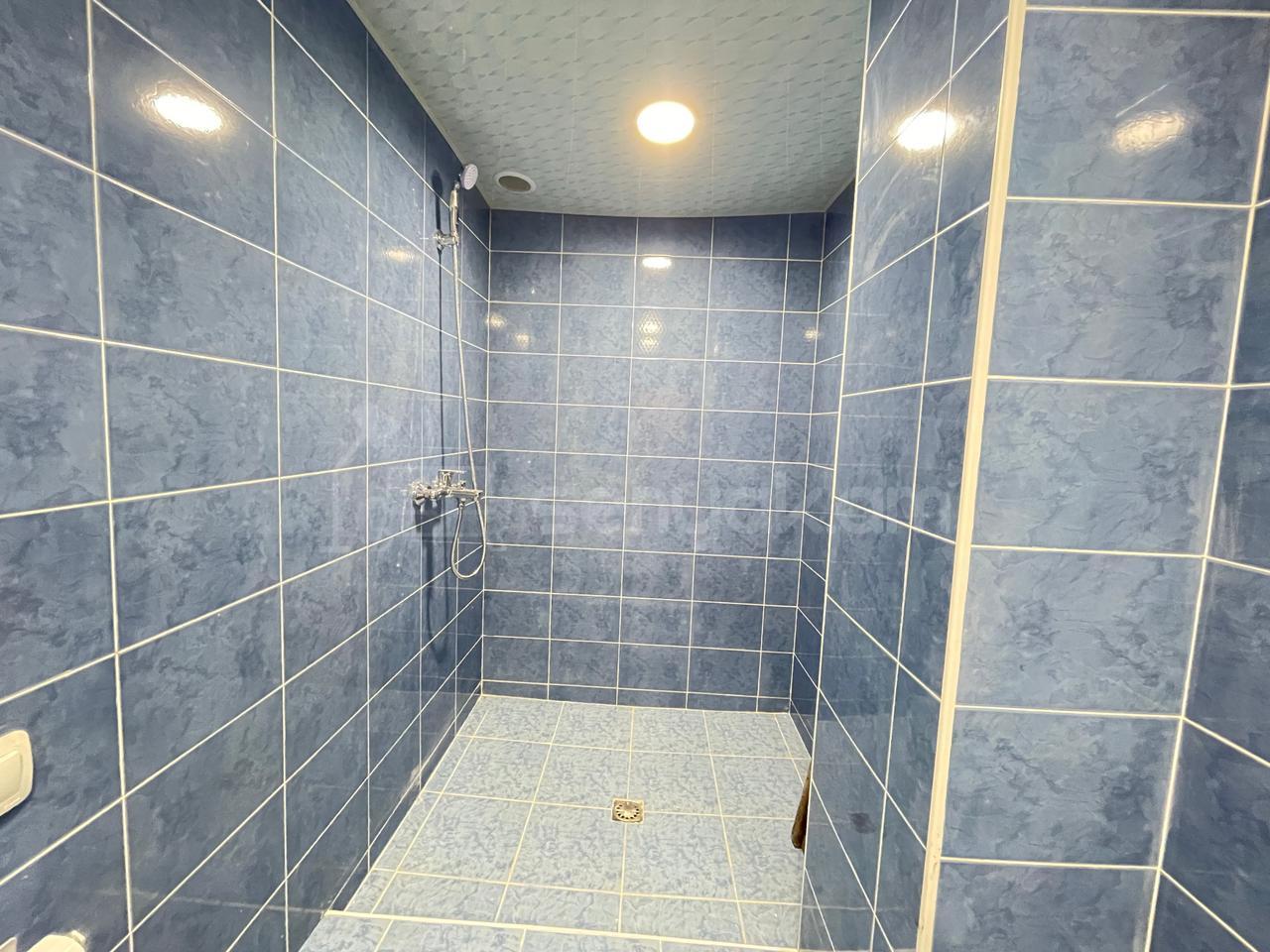 3 Սենյականոց Բնակարան Քարե Շենքում, 80քմ, 1/4 հարկ, Կապիտալ Վերանորոգված, Մասամբ Կահավորված