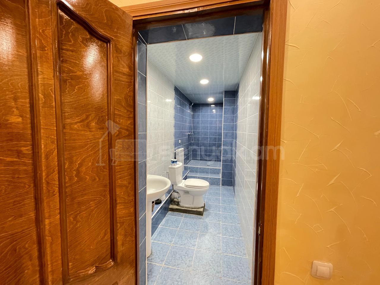 3 Սենյականոց Բնակարան Քարե Շենքում, 80քմ, 1/4 հարկ, Կապիտալ Վերանորոգված, Մասամբ Կահավորված