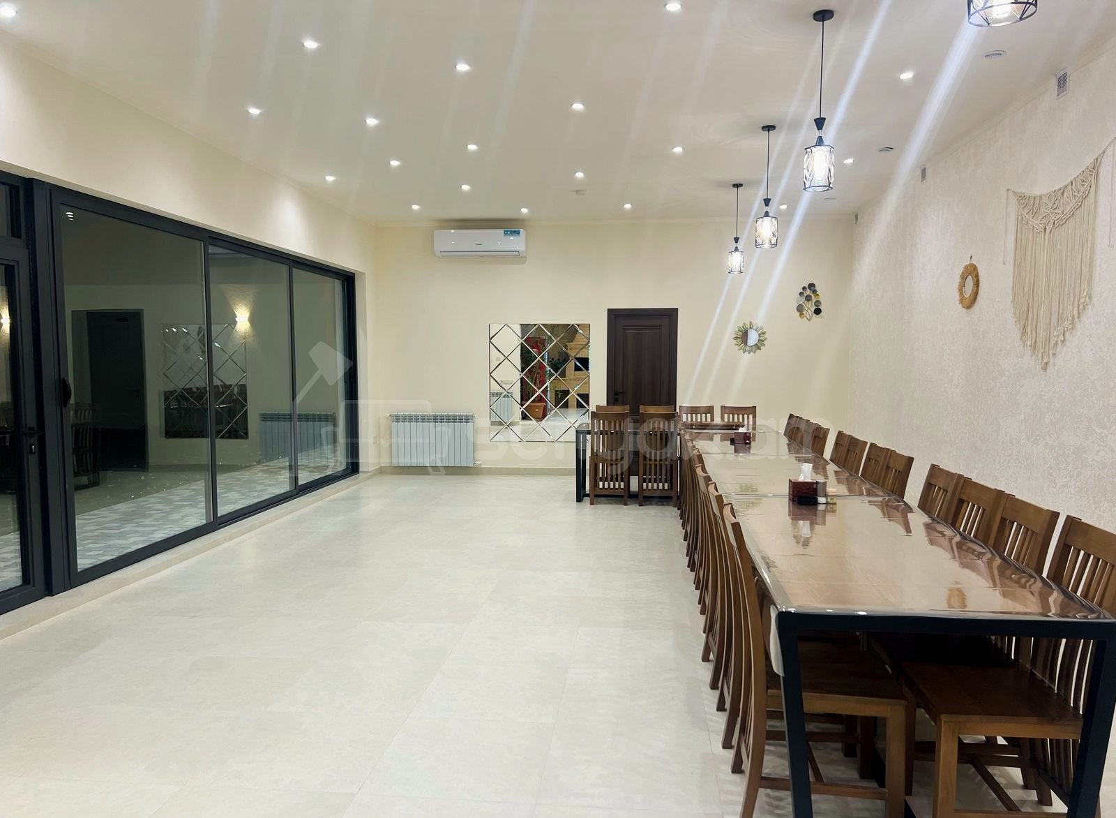 1 Սենյականոց Շքեղ Առանձնատուն, 200քմ, Լողավազանով