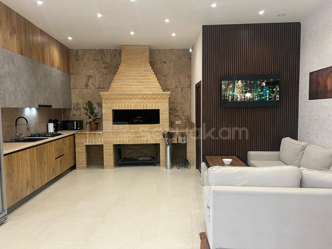 1 Սենյականոց Շքեղ Առանձնատուն, 200քմ, Լողավազանով