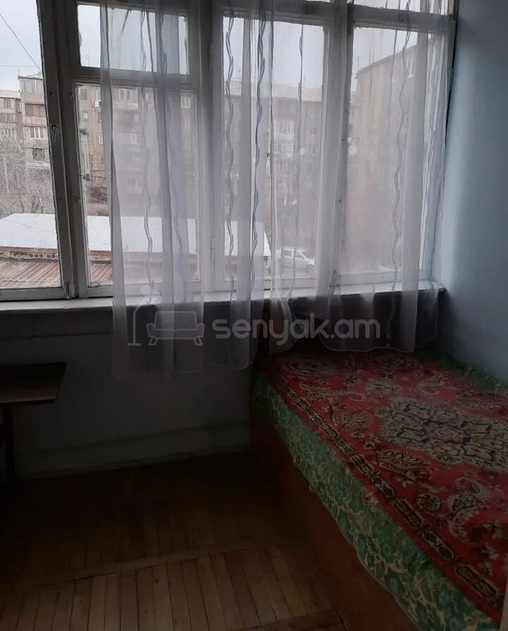 2 Սենյականոց Բնակարան Քարե Շենքում, 59քմ, 3/4 հարկ, Նորմալ Վիճակում, Կահավորված