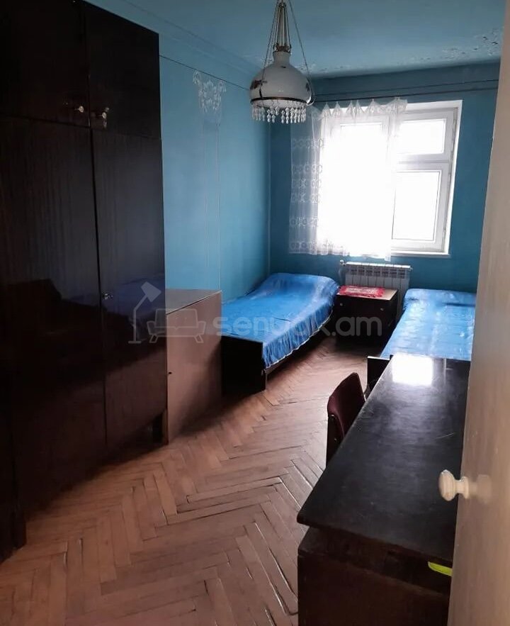 2 Սենյականոց Բնակարան Քարե Շենքում, 59քմ, 3/4 հարկ, Նորմալ Վիճակում, Կահավորված