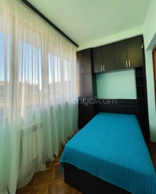 3 Սենյականոց Բնակարան Քարե Շենքում, 70քմ, 4/5 հարկ, Կոսմետիկ Վերանորոգված, Կահավորված, Արևկող