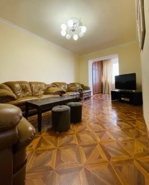 3 Սենյականոց Բնակարան Քարե Շենքում, 70քմ, 4/5 հարկ, Կոսմետիկ Վերանորոգված, Կահավորված, Արևկող