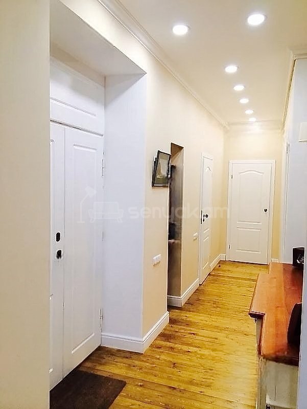 3 Սենյականոց Բնակարան Քարե Շենքում, 80քմ, 3/5 հարկ, Կապիտալ Վերանորոգված