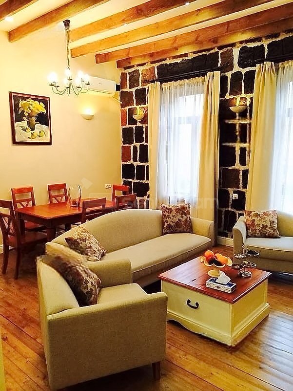 3 Սենյականոց Բնակարան Քարե Շենքում, 80քմ, 3/5 հարկ, Կապիտալ Վերանորոգված