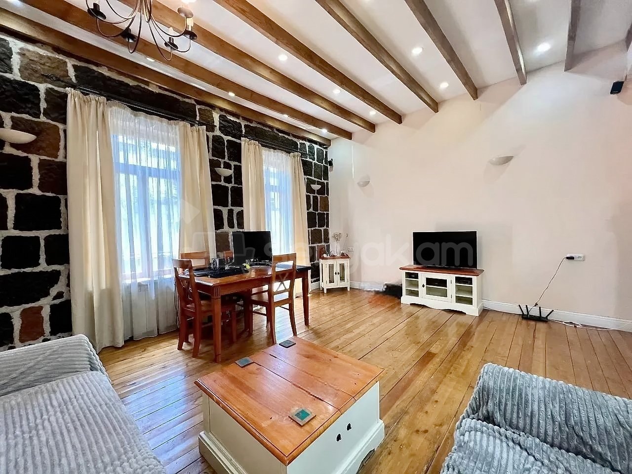 3 Սենյականոց Բնակարան Քարե Շենքում, 80քմ, 3/5 հարկ, Կապիտալ Վերանորոգված