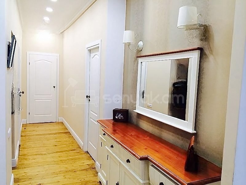 3 Սենյականոց Բնակարան Քարե Շենքում, 80քմ, 3/5 հարկ, Կապիտալ Վերանորոգված