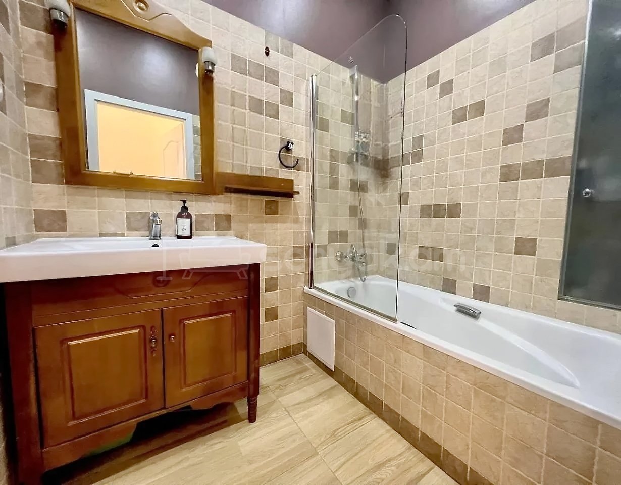 3 Սենյականոց Բնակարան Քարե Շենքում, 80քմ, 3/5 հարկ, Կապիտալ Վերանորոգված