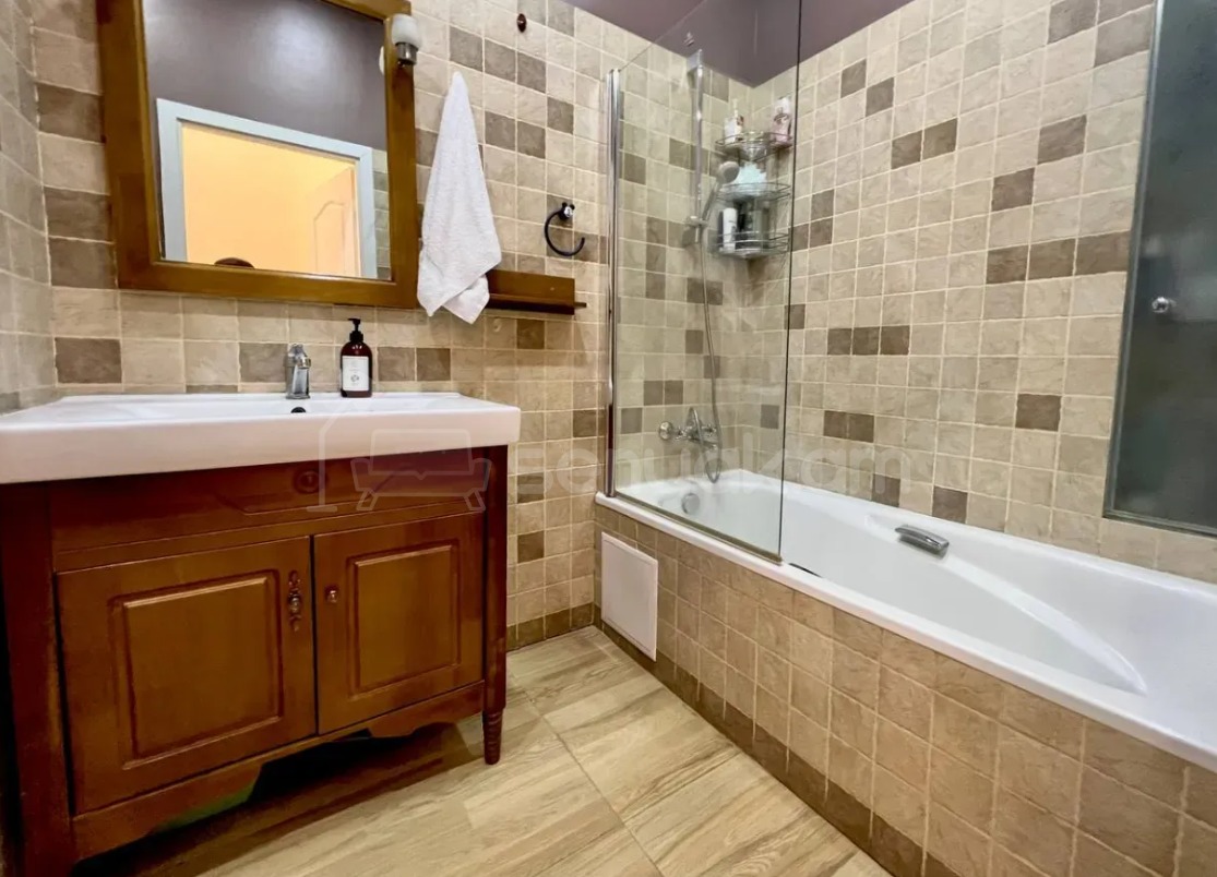 3 Սենյականոց Բնակարան Քարե Շենքում, 80քմ, 3/5 հարկ, Դիզայներական Վերանորոգված