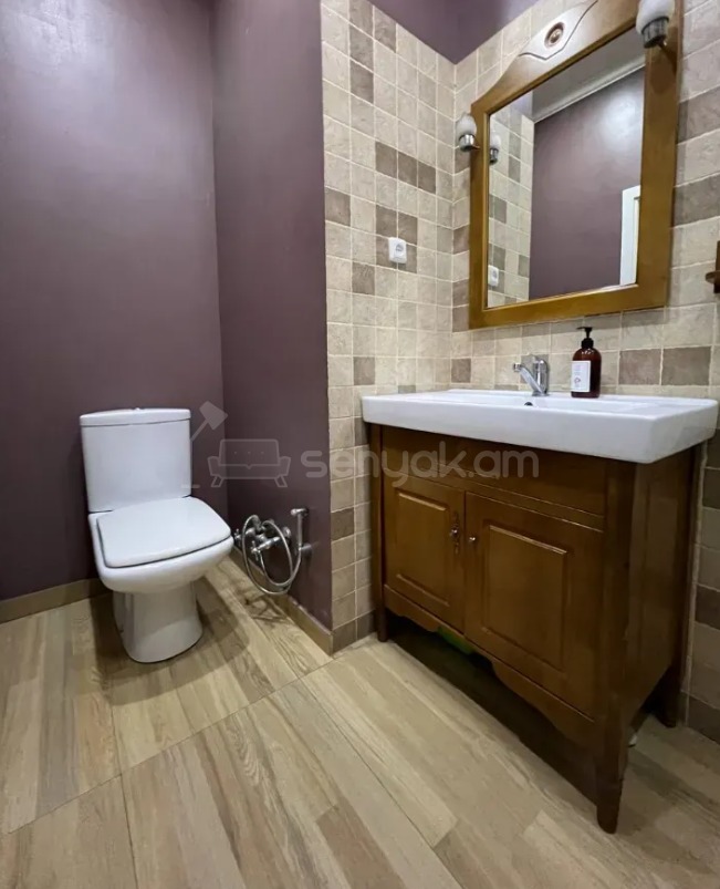 3 Սենյականոց Բնակարան Քարե Շենքում, 80քմ, 3/5 հարկ, Դիզայներական Վերանորոգված