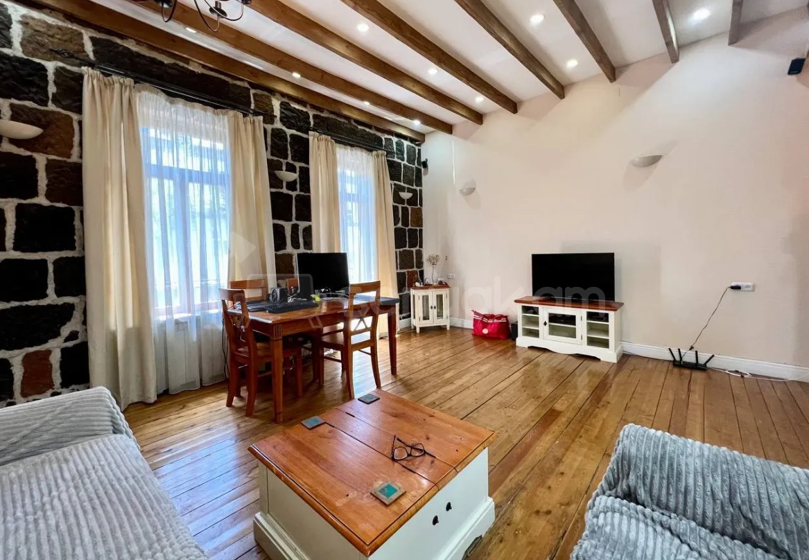 3 Սենյականոց Բնակարան Քարե Շենքում, 80քմ, 3/5 հարկ, Դիզայներական Վերանորոգված