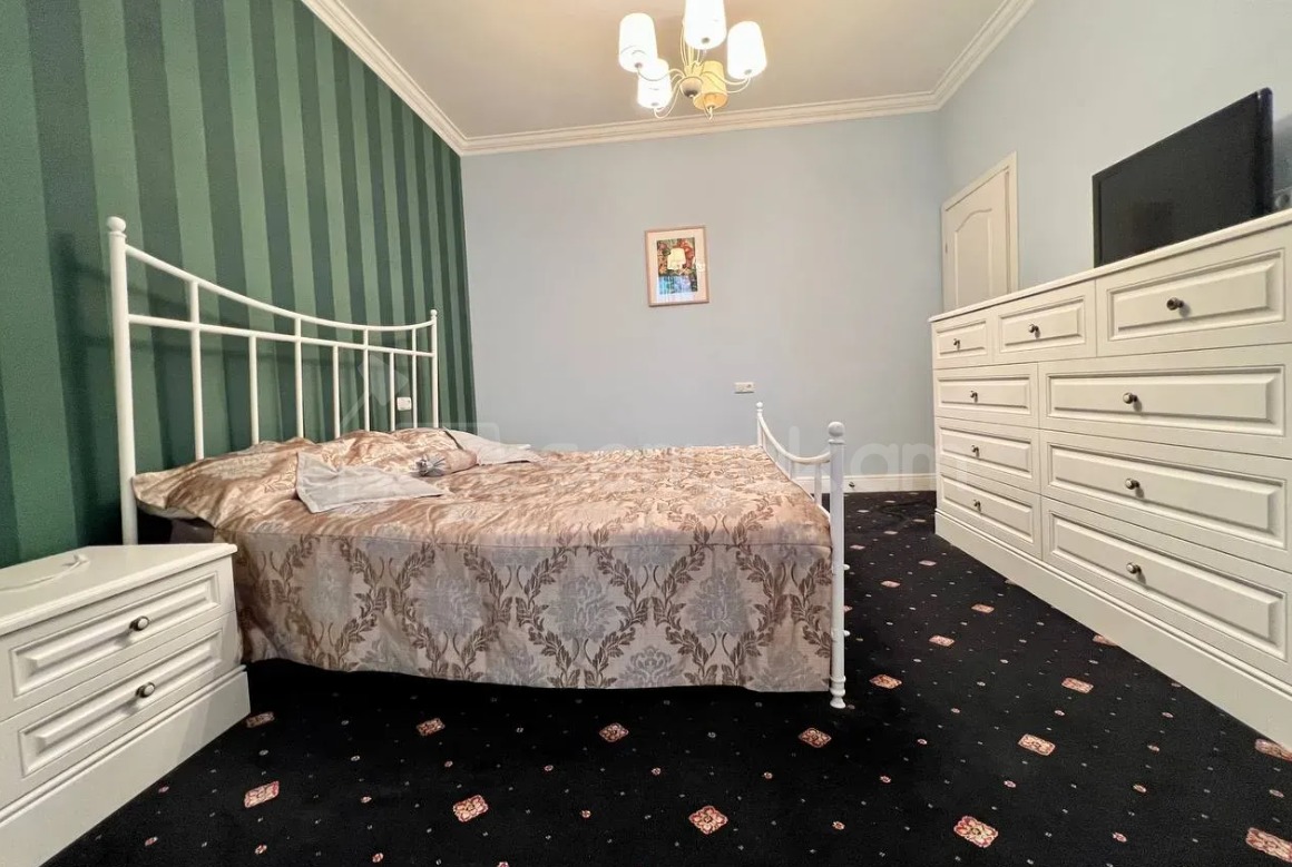 3 Սենյականոց Բնակարան Քարե Շենքում, 80քմ, 3/5 հարկ, Դիզայներական Վերանորոգված